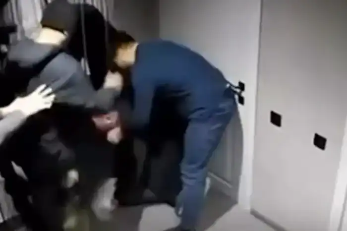 В Атырау снова вспыхнули проблемы с насилием в ночных заведениях: задержаны двое мужчин после жестокого избиения в баре Атырау