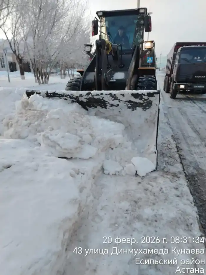 Снег убирают: 1500 единиц техники в Астане Атырау