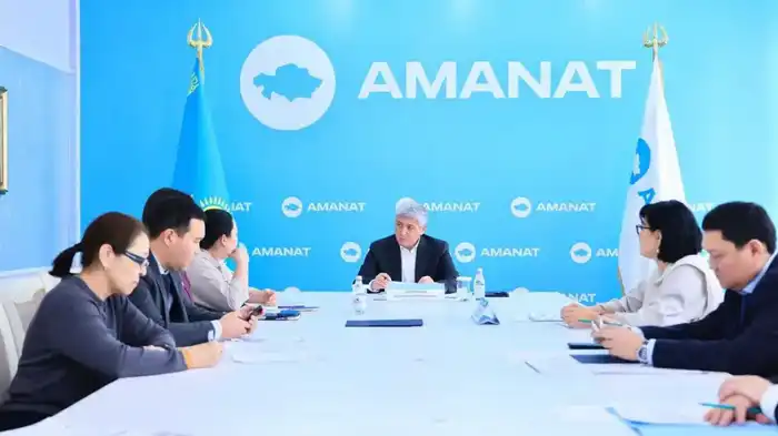 Ермаганбет Булекпаев обсудил поддержку социальных инициатив и спортивные проекты для людей с инвалидностью Атырау