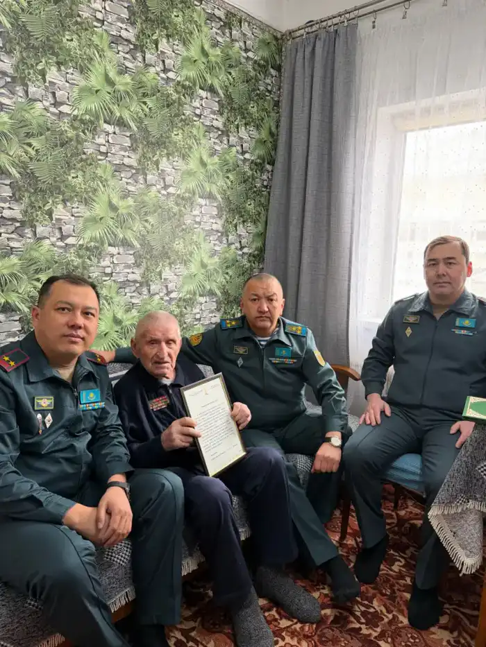Сотня лет в строю: поздравление ветерану от Министерства обороны Атырау