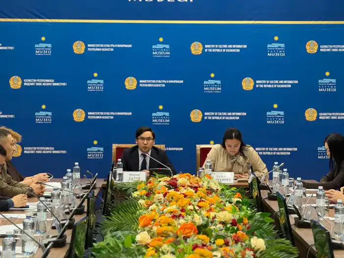 Правовой статус государственных символов в проекте новой Конституции обсудили на встрече (3)