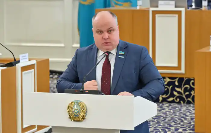 Труд как основа человеческой ценности: Максим Рожин представил новые горизонты Конституции Атырау