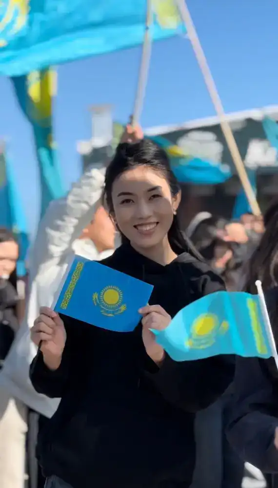 Молодежь Алматы поддерживает новую Конституцию через патриотический флешмоб Атырау