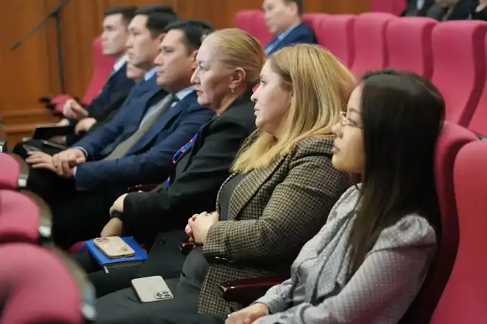 Обсуждение социальных гарантий госслужащих в контексте международной практики Атырау