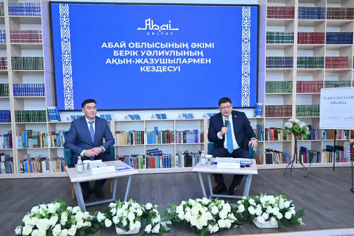 Встреча акима области с поэтами и писателями как шаг к поддержке культурных инициатив региона Атырау