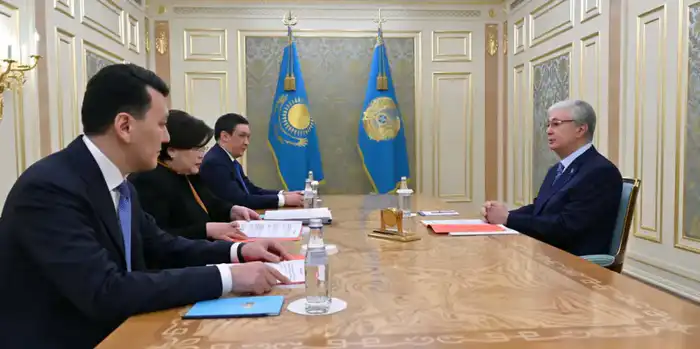 Рабочая встреча президента с Конституционной комиссией Атырау