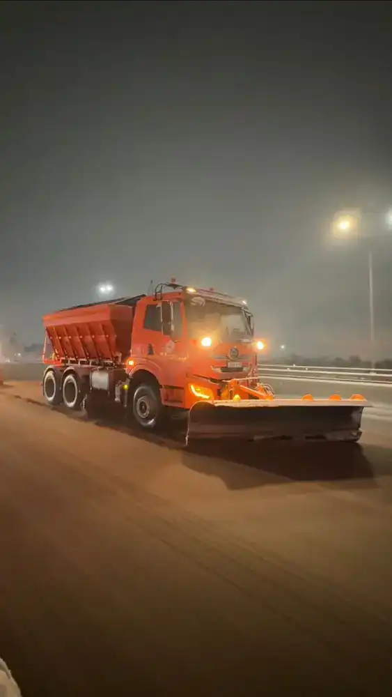 Алматы: коммунальные службы как ледоколы в бурю гололеда Атырау