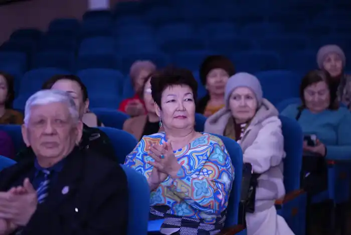 «Серебряный университет»: в Актобе начался учебный сезон для граждан старше 50 лет (5)