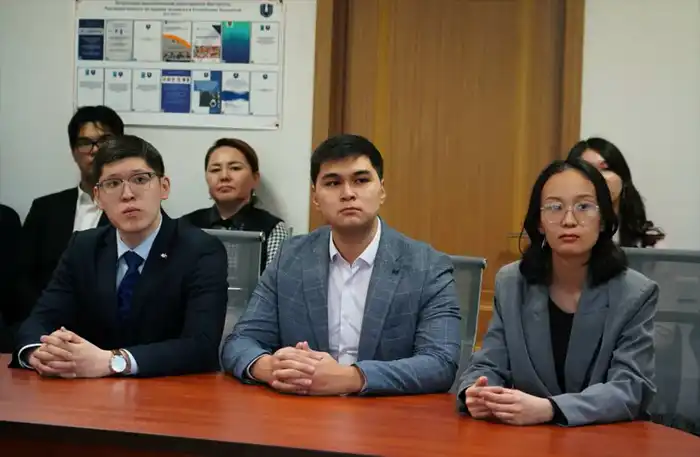 Студенты ЕНУ на встрече с Омбудсменом Казахстана о правах человека и молодежных инициативах Атырау