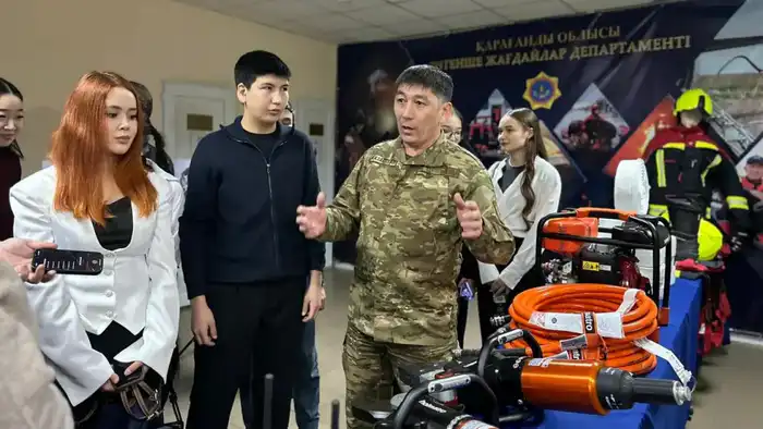 В огненном сердце спасателей: участники «Азбуки правопорядка» погрузились в мир ДЧС Карагандинской области Атырау