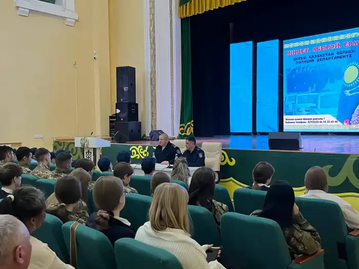 Школьники и студенты города Алтай познакомились с работой полиции на мастер-классах Атырау