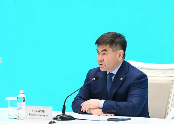 Эксперты собрались в 'Доме дружбы' для обсуждения народной Конституции и республиканского референдума Атырау