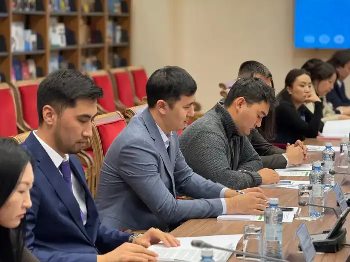 Обсуждение правового статуса государственных символов Казахстана в контексте новой Конституции на международном круглом столе Атырау