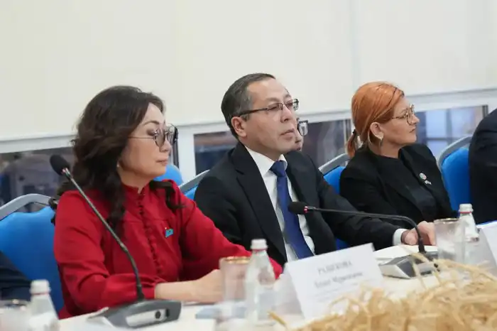 Студенты Астаны и Северо-Казахстанской области объединяются для обсуждения водосбережения на экологическом часе Атырау