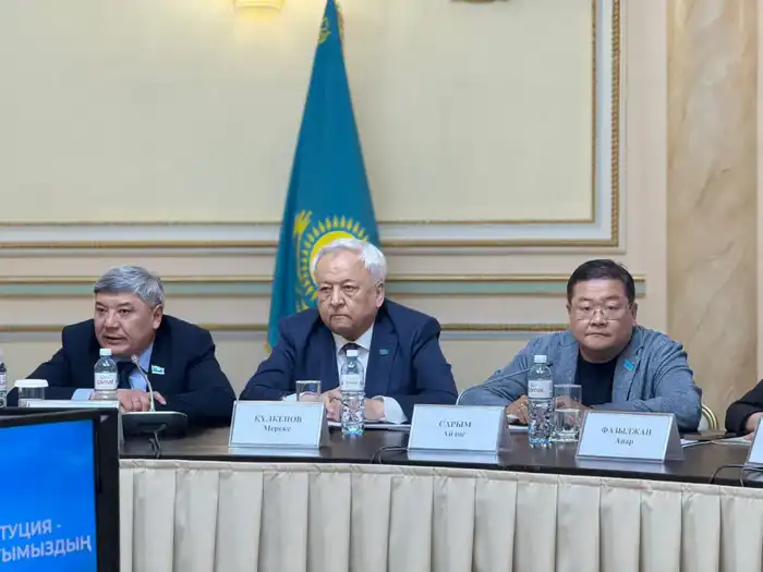 Алматинские писатели поддержали новую Конституцию Атырау