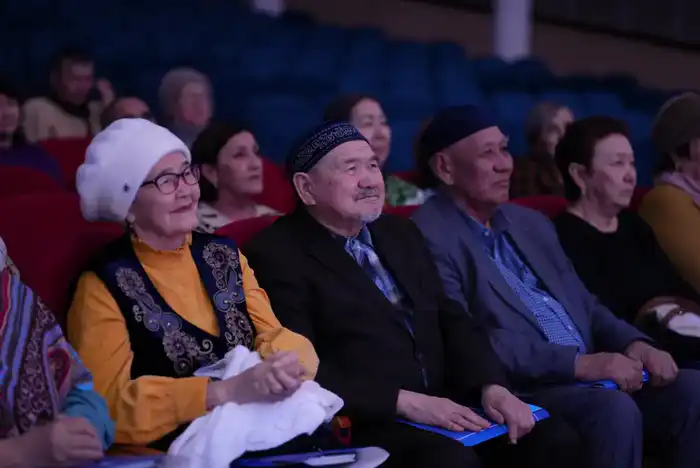 «Серебряный университет»: в Актобе начался учебный сезон для граждан старше 50 лет (7)