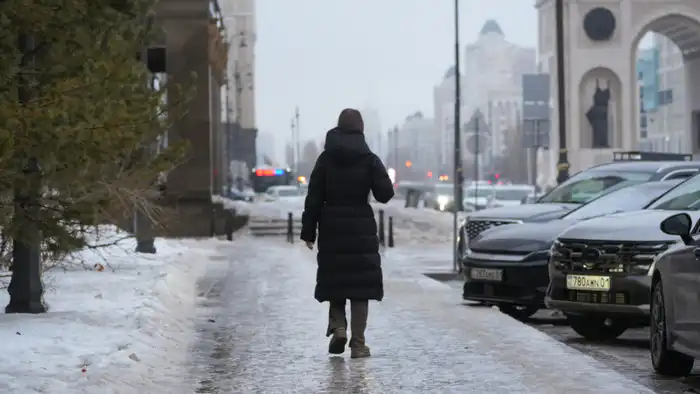 Депутат предложил новый подход к уборке снега и льда в Астане: меньше снега — больше безопасности на тротуарах Атырау