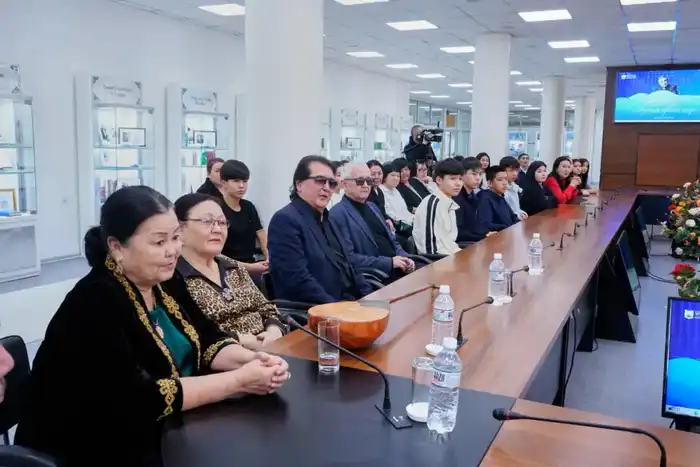 В Алматы прошел вечер памяти, посвященный 80-летию Кенеса Дүйсекеева Атырау