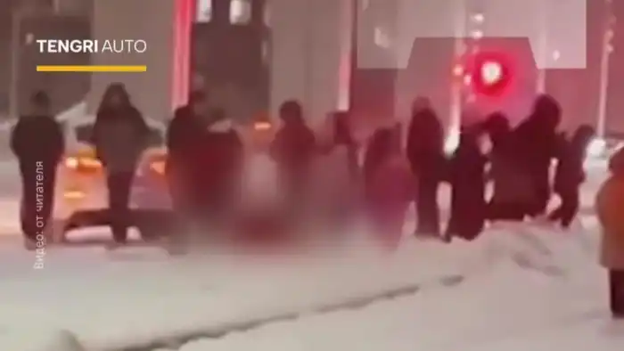 Два несовершеннолетних пострадали в результате наезда автомобиля возле школы в Астане Атырау