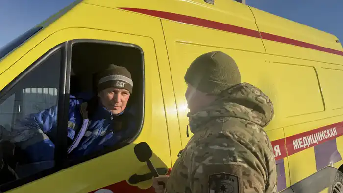В Кокшетау проходит акция по повышению осведомленности о важности уступки дороги экстренным службам Атырау