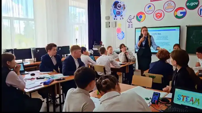 Педагог из Карагандинской области внедряет IT-инновации в сельской школе Атырау