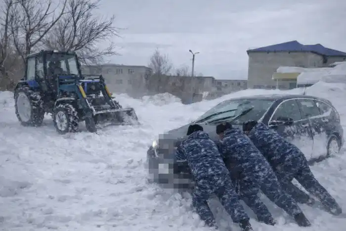 Снег не преграда: помощь из колонии в Абай Атырау