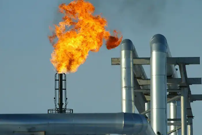 Казахстан побил рекорд по добыче газа: в 2025 году объем достиг 68,2 млрд м³, что на 8,6 % превышает плановые показатели благодаря вводу месторождения «Барханная» и завершению строительства газопровода «Талдыкорган–Ушарал». Атырау