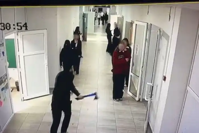 Подросток, вернувшийся к учебе после нападения на сверстников, продолжает обучение на фоне незавершенного расследования конфликта в Кульсары Атырау