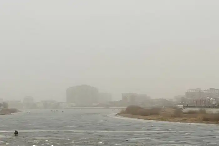 Пылевая буря в Атырау: сильная запылённость воздуха, першение в горле и сухость Атырау