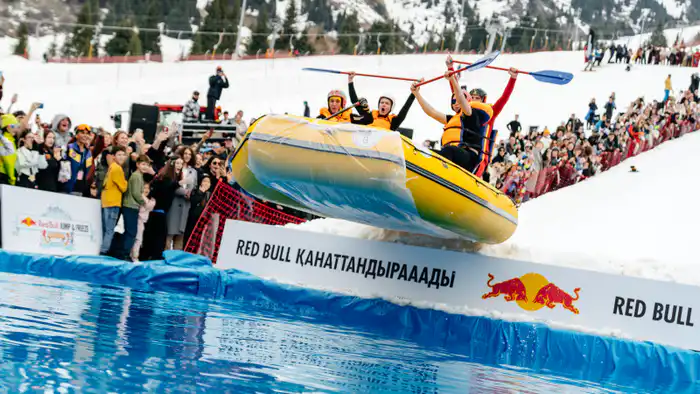 Зимний карнавальный вихрь: Red Bull Jump & Freeze 2026 вновь взметнётся к небесам на Шымбулаке Атырау
