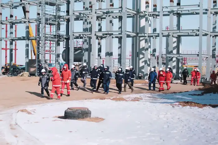 Международные лидеры QazaqGaz и NCOC инспектируют строительство газоперерабатывающего завода на Кашагане Атырау