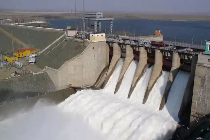 Сброс воды из Ириклинского водохранилища увеличен до 139 кубометров в секунду в 2024 году Атырау
