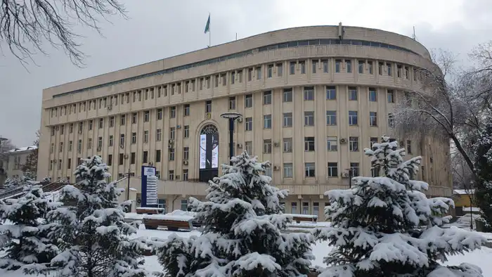Возврат зданий КазНПУ: последствия для экс-ректора и его семьи в сфере аренды Атырау