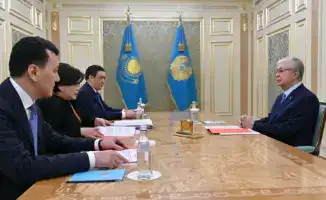 Рабочая встреча президента с Конституционной комиссией