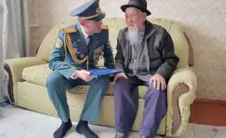Светлый юбилей: Луговские военнослужащие поздравили фронтовика Шалданбая Шанбаева с 102-летием