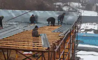 Снос незаконного трехэтажного объекта начался в Ерменсае, Алматы