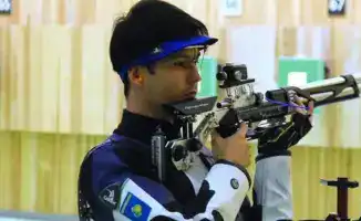 Ислам Сатпаев завоевал золото на чемпионате Азии по пулевой стрельбе