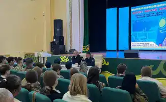 Школьники и студенты города Алтай познакомились с работой полиции на мастер-классах