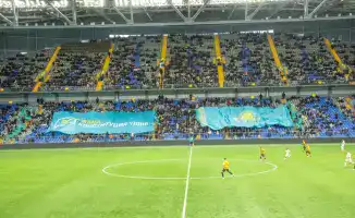 Акция в поддержку конституционных реформ прошла во время футбольного матча в Астане