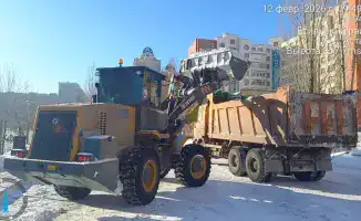 В Астане развернута масштабная операция по очистке города от снега с использованием почти 2000 единиц спецтехники