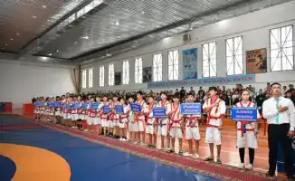 ТУРКЕСТАН: ОТКРЫТЫЙ ТУРНИР ПО ҚАЗАҚ КҮРЕСІ В ОТЫРАРЕ СОБРАЛ 750 СПОРТСМЕНОВ В ЧЕСТЬ 155-ЛЕТИЯ Кажимукана Мунайтпасова