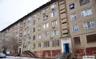 Программа реновации в Атырау столкнулась с серьезными проблемами: четыре года спустя проект почти не продвинулся, вызывая недовольство местных жителей и критику со стороны властей.