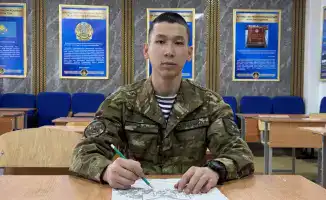 Военная служба в кисти: матрос рисует героев Казахстана