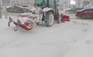 Астана: более 3 000 дорожных рабочих и 1 800 единиц спецтехники активно очищают город от снега