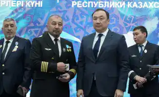 Награждение пилота МЧС подчеркивает важность авиации в борьбе с природными катастрофами