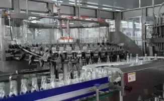 Новый взгляд на упаковку: Samal Water переходит на стекло в производстве напитков