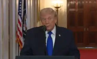 Президент США Дональд Трамп заявил о намерении продолжать вводить пошлины, несмотря на решения Верховного суда, угрожая странам, которые попытаются воспользоваться этим решением.