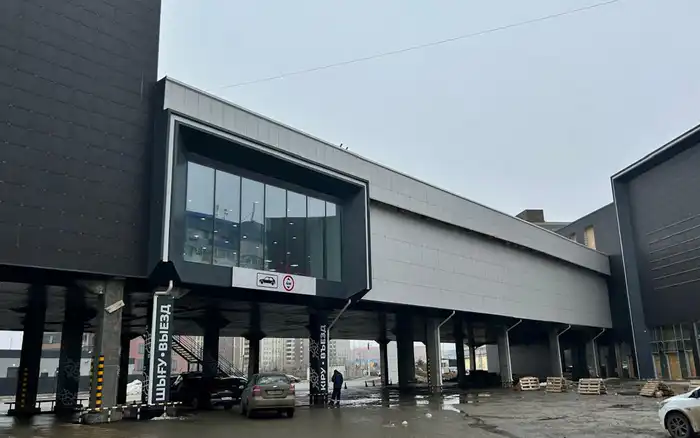 В Атырау застройщик получил права на участок рядом с ТЦ «Infinity», включая крытый переход-галерею Атырау