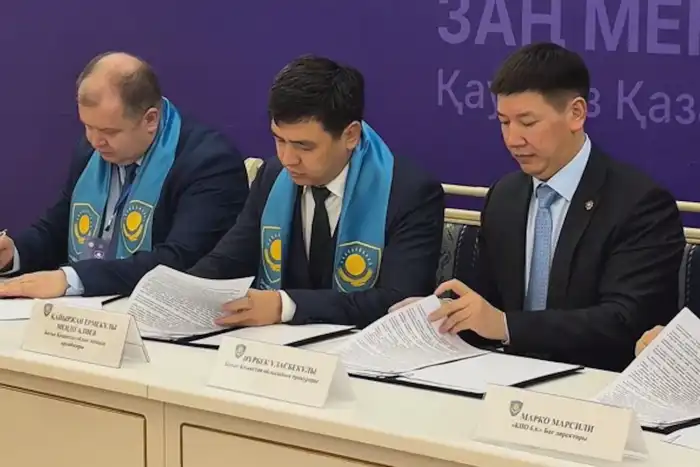В Уральске подписан меморандум для мирного разрешения трудовых споров на Карачаганаке Атырау