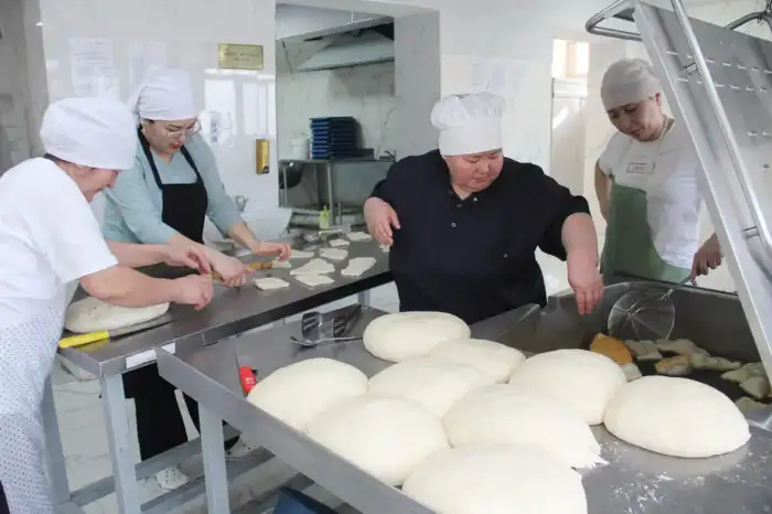 Наурыз в Национальной гвардии: 10 тонн наурызкөже Атырау
